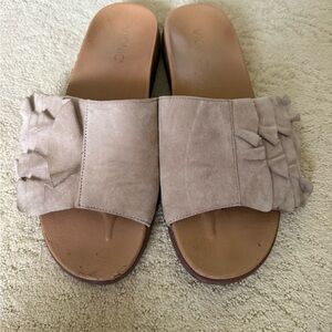 Vionic Women's Beige Ruffle Mules